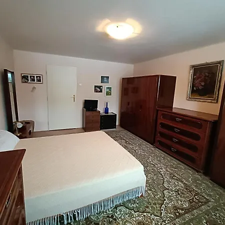 3 V Rodinnem Dome, Sdilena Kuchyne S Hostitelkou Ubytování v soukromí Samotisky